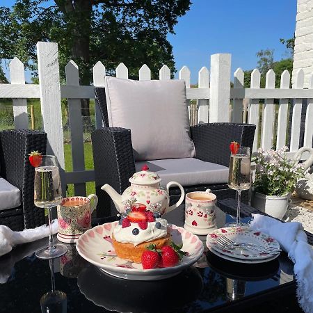 Church Farm Bed & Breakfast Thurlton ภายนอก รูปภาพ