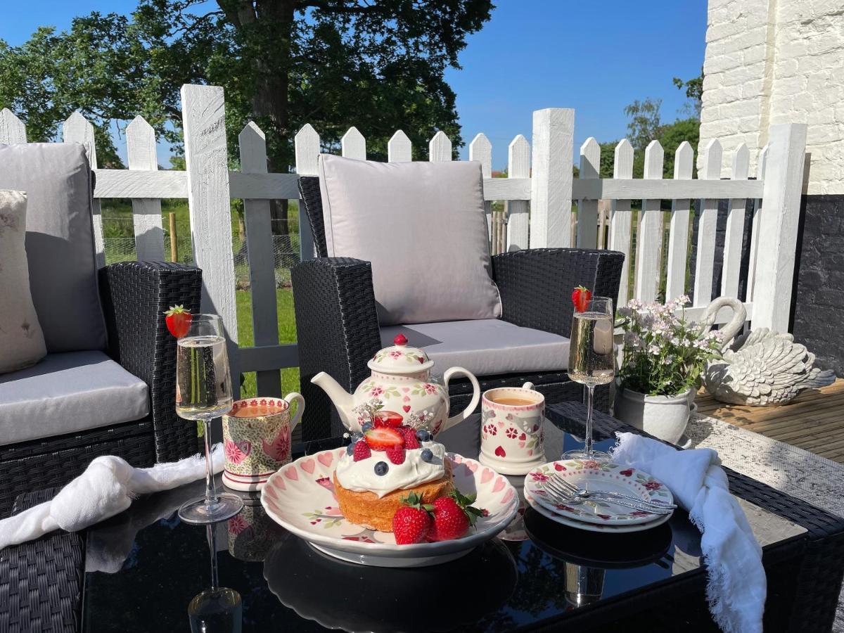 Church Farm Bed & Breakfast Thurlton ภายนอก รูปภาพ